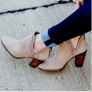 Vince Camuto Fileana Beige Split Shaft Bootie (Size 9 M) NWT